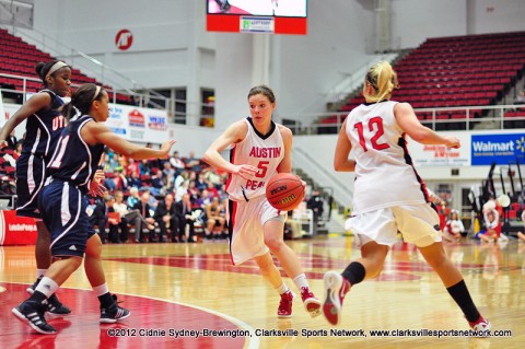 Junior Nicole Olszewski drives to the basket on her way to a career-high 21 points. Austin Peay Women's Basketball.