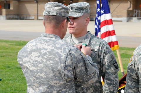 Brig. Gen. Jeffrey N. Colt, deputy commanding general (support), 101st Airborne Division (Air Assault) pins the Army Commendation Medal with Valor award to Staff Sgt. Luis M. Velez.