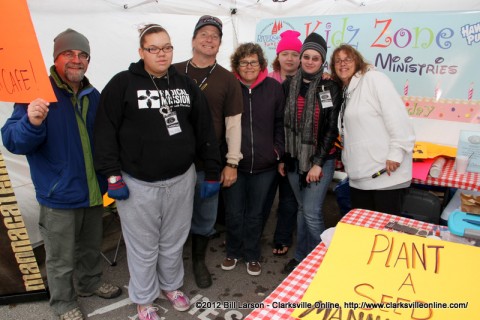 The volunteers at the Manna Café Ministries booth