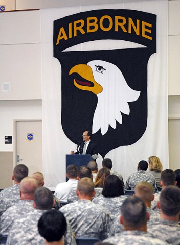 Thomas E. Perez, Assistant Attorney General for the Civil Rights Division of the United States Department of Justice speaks with Soldiers from the 101st Airborne Division at Fort Campbell Thursday. (U.S. Army photo by Sgt. Scott Davis, 101st Airborne Division (Air Assault) Public Affairs.)