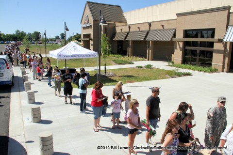 The line of people waiting for their chance to see the inside of the new commissary first hand