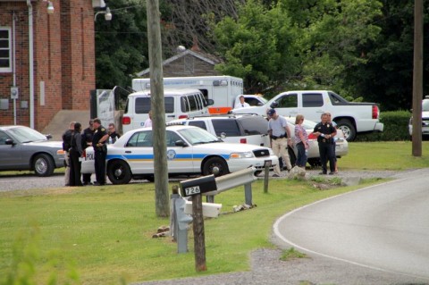 Clarksville Police surround the house Abdujuan Napper was in. (Photo by CPD-Jim Knoll)