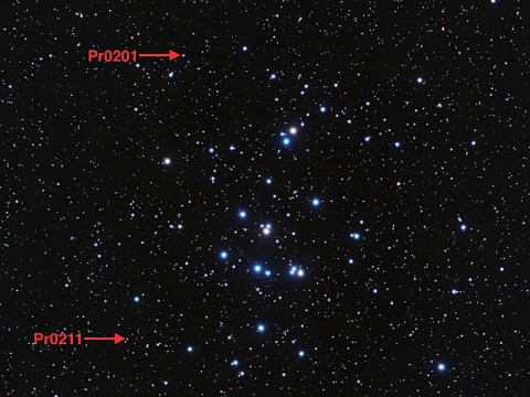 This image of the Beehive star cluster points out the location of its first known planets, Pr0201b and Pr0211b, or, as astronomers call them, the first 'b's' in the Beehive. (Image copyright: Stuart Heggie)
