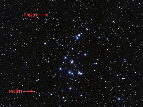 This image of the Beehive star cluster points out the location of its first known planets, Pr0201b and Pr0211b, or, as astronomers call them, the first 'b's' in the Beehive. (Image copyright: Stuart Heggie)