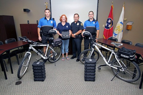 L-R, Officer Chris Robinson, Kaye Jones, Deputy Chief Frankie Gray, Officer James Atkins. (Photo by CPD-Jim Knoll)