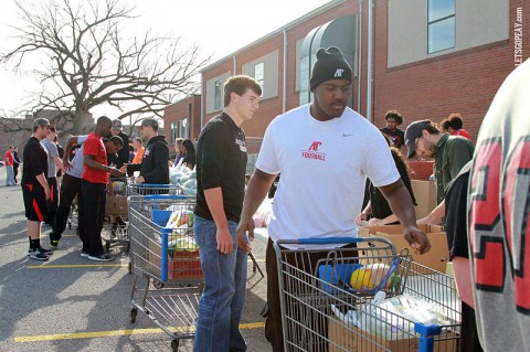 APSU Student-Athletes Give Back to the Community. (Courtesy: Brittney Sparn/APSU Sports Information)