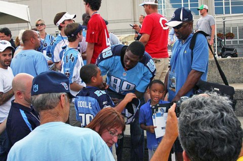 Jared Cook in the Community. (Tennessee Titans Staff Photo)