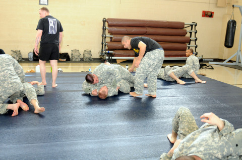 Soldiers assigned to the 561st Military Police Company, 101st Sustainment Brigade, 101st Airborne Division (Air Assault), practice combative techniques during combative level II training course, March 15, at the Lozada Physical Fitness Center here at Fort Campbell. During this training the soldier learn basic boxing moves, foot works and combinations to better prepare them in hand-to-hand combat. (Sgt. Sinthia Rosario/U.S. Army)