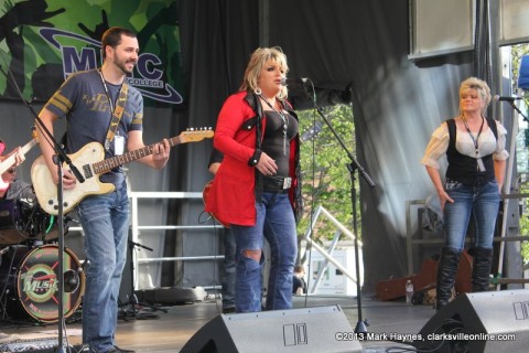 Black Velvette performs at the 2013 Rivers and Spires Festival.