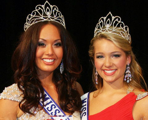 2013 Miss River Queen 2013 Sarah Gross (left) and 2013 Miss River Teen Hope Parker (right).