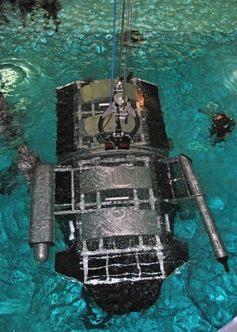 Soldiers from the 511th Engineer Company, 326th Engineer Battalion (AASLT), 36th Engineer Brigade escape from a simulated CH-47 Chinook helicopter during Ground Forces Water Survival Egress training at the Allison Aquatics Training Facility, July 24, 2013. (U.S. Army photo by Staff Sgt. Thaddius S. Dawkins II, United States Army Special Operations Aviation Command)