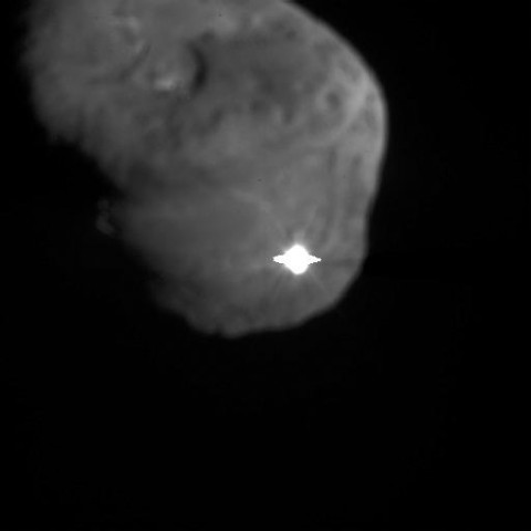 The image depicts the first moments after Deep Impact's probe interfaced with comet Tempel 1. (NASA/JPL-Caltech/UMD)