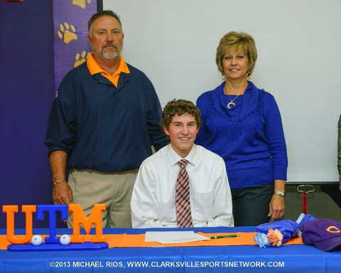 Clarksville High School golfer Hunter Richardson signs with UT Martin Skyhawks. (Michael Rios-Clarksville Sports Network)