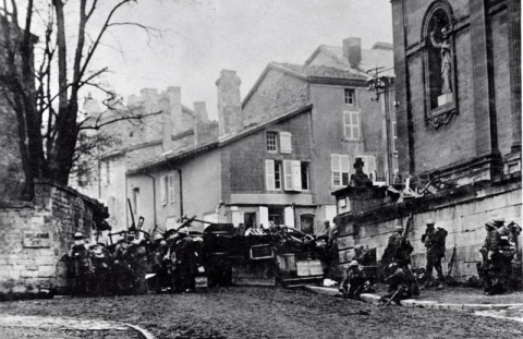 Soldiers of the 353rd Infantry near a church at Stenay, Meuse in France, wait for the end of hostilities. This photo was taken at 10:58am, on November 11th, 1918, two minutes before the armistice ending World War I went into effect.