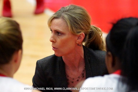 Carrie Daniels giving her team instructions during a recent game. (Michael Rios Clarksville Sports Network)