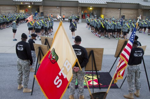 The 101st Special Troops Battalion, 101st Sustainment Brigade, 101st Airborne Division Air Assault, memorialized five fallen heroes from the battalion with a run April 16, at Fort Campbell. (U.S. Army photo by Sgt. Sinthia Rosario, 101st Sustainment Brigade Public Affairs)