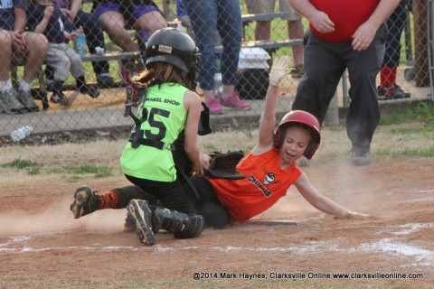 The Diamond Divas played the Crushers.