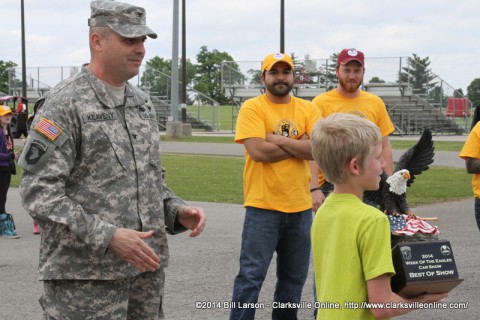 Colonel Valery C. Keaveny, Jr. presenting the best in show award