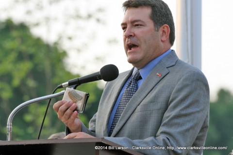 State Senator Mark Green delivering the keynote address at the 2014 Vietnam Veterans of America Candle Light VigilState Senator Mark Green delivering the keynote address