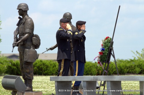 Maj. Gen. James C. McConville and Command Sgt. Maj. Alonzo J. Smith lay a wreath before the 101st Airborne Division monument at the 101st Airborne  Division Headqurters on Memorial Day