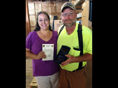 Mike Killebrew, maintenance technician for Campbell Crossing, and his wife Gail, received a 2013 RCI Unsung Hero Award. 