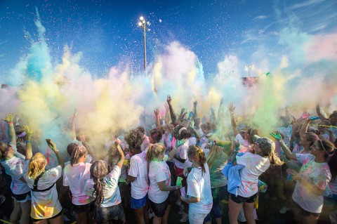 Runners were showered in colors during the first Gov “Color” Run event in 2013. (Beth Liggett/APSU staff)