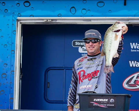 Brent Hite currently leads Walmart FLW Tour event by 2 pounds, 3-ounces.