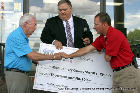 Montgomery County Sheriff John Fuson shakes hands with Gary Mathews as general manager Mark Blick looks on