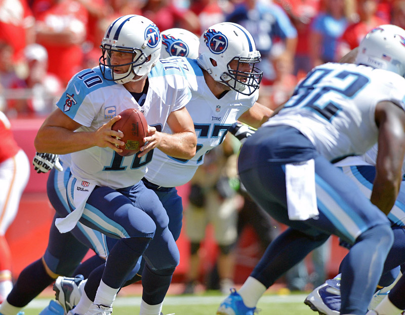 Tennessee Titans quarterback Jake Locker (10) looks to hand off during the first half against the Kansas City Chiefs at Arrowhead Stadium. (Denny Medley-USA TODAY Sports)