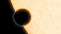 A Neptune-size planet with a clear atmosphere is shown crossing in front of its star in this artist’s depiction. (NASA/JPL-Caltech)