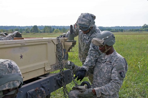 First Sgt. Brian K. Walker, 584th Support Maintenance Company “Warpath,” 129th Combat Sustainment Support Battalion, 101st Sustainment Brigade, 101st Airborne Division, explains to Staff Sgt. Darris A. Rutherford, a wheeled vehicle mechanic with the 584th SMC, how to properly hook the chain links to a Humvee as they rig the vehicle during a field training exercise, Sept. 18, at Fort Campbell. The Soldiers of the 584th are training on how to properly and effectively rig their equipment. (Sgt. Sinthia Rosario, 101st Sustainment Brigade Public Affairs)