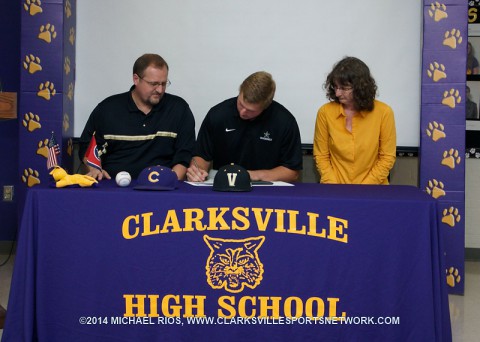 Donny Everett signs his Letter of Intent to play for the Vanderbilt Commodores.