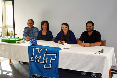 Rossview High School's Hanley Long signs to play golf for Middle Tennessee State University.