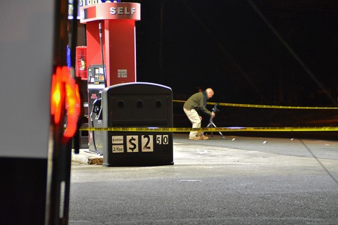 Clarksville Police Officers investigate shooting in the area of Bel Aire Park. (Sergeant Terry Minton)