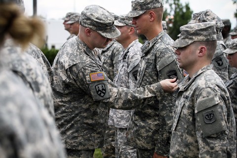 Soldiers from the Wisconsin and Utah Army National Guard and U.S. Army Reserve donned the historic "Old Abe" patch during a patching ceremony at 101st Division Headquarters, at Fort Campbell, Ky., June 16, 2015. (Staff Sgt. Terrance D. Rhodes, 2nd Brigade Combat Team, 101st Airborne Division (AA) Public Affairs)