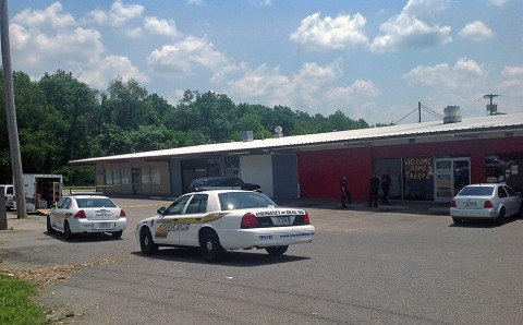 Clarksville Police investigate shooting at La Mansion Club.