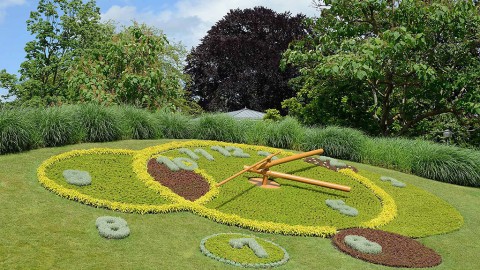 A flower clock is seen in the Jardin Anglais, Geneva, Switzerland. (Claude Meisch/Wikimedia Commons, Creative Commons License)