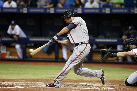 Atlanta Braves shortstop Andrelton Simmons (19) singles during the second inning against the Tampa Bay Rays at Tropicana Field. (Kim Klement-USA TODAY Sports)