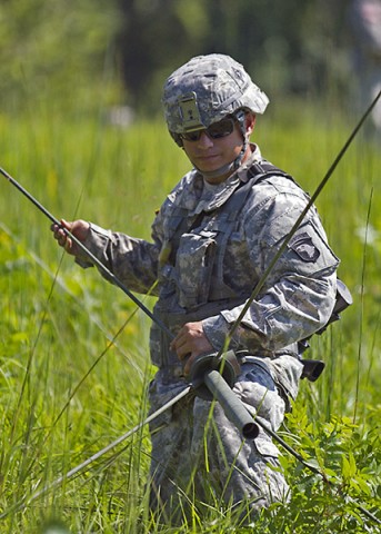 Spc. Timothy Cruz, communications specialist, 58th Signal Company, 101st Special Troops Battalion, 101st Airborne Division (Air Assault) Sustainment Brigade, sets up an antenna during a field training exercise in the training area of Fort Campbell, Ky., Aug. 12, 2015. (Sgt. 1st Class Mary Rose Mittlesteadt, 101st Airborne Division (Air Assault) Sustainment Brigade Public Affairs)