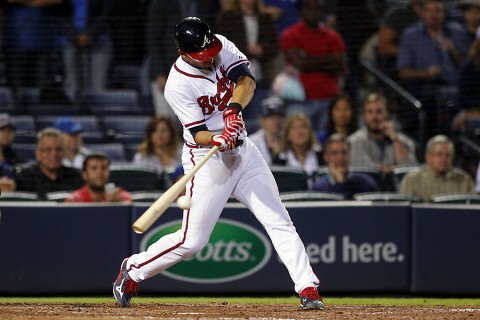 Atlanta Braves shortstop Andrelton Simmons (19) hits a walk off single against the Toronto Blue Jays in the ninth inning at Turner Field. The Braves defeated the Blue Jays 3-2. (Brett Davis-USA   TODAY Sports)