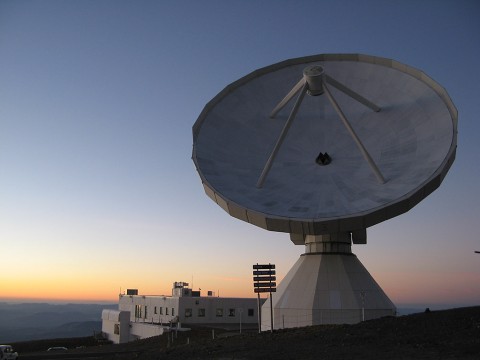 The IRAM 30-meter radio telescope. (Nicolas Biver)