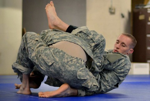 Spc. Christian L. Nielsen, top, and Spc. Joshua M. Bareiszis, bottom, 2nd Brigade Combat Team, 101st Airborne Division (Air Assault), practice grappling techniques at the 2nd Brigade Combat Team Combatives School, Fort Campbell, Ky., Dec. 2, 2015. (U.S. Army Staff Sgt. Sierra A. Fown, 2nd Brigade Combat Team, 101st Airborne Division (Air Assault) Public Affairs)