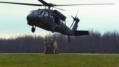 Soldiers from 1st Battalion, 26th Infantry Regiment, 2nd Brigade Combat Team, 101st Airborne Division (Air Assault), conduct sling load operations at Fort Knox, Ky., Dec. 9, 2015. (1st Lt. Daniel Johnson, 1st Battalion, 26th Infantry Regiment, 2nd Brigade Combat Team, 101st Airborne Division)