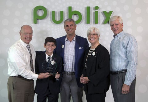 March of Dimes President Dr. Jennifer Howse, National Board of Trustees Chair Gary Dixon, and National Ambassador Ismael Torres-Castrodad recently visited Publix and presented President Todd Jones and CEO Ed Crenshaw with the March of Dimes Crystal Award in recognition as the 2015 #2 March for Babies National Corporate Partner and to celebrate our partnership.