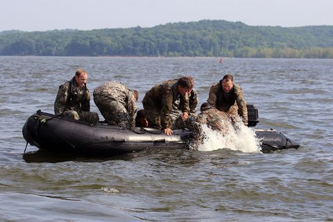 Soldiers with “Charlie Rock,” C Troop, 1st Squadron Regiment, 32nd Cavalry Regiment, 1st Brigade Combat Team, 101st Airborne Division (Air Assault) pull a Soldier from the water after he jumped from a CH-47 Chinook at Paris Landing State Park May 11, 2016. (Spc. Katie Petrosky, 5th Special Forces Group Public Affairs)