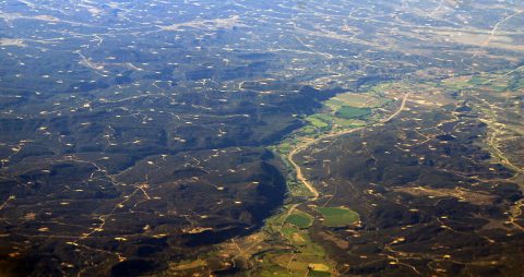 The Four Corners region of New Mexico and Colorado. Numerous light-colored spots are sites of gas and oil development. (Flickr user Doc Searls, CC-BY-SA 2.0)