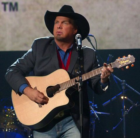 Inductees Garth Brooks & The G-Men played to an enthusiastic reception. (Rich Lynch)