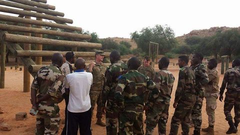 Sgt. 1st Class Michael Mullins gives the Nigerien Armed Forces officers instructions on the proper way to execute “The Weaver” while 1st Lt. Daniel Godlasky prepares to demonstrate the obstacle. During instruction, the purpose, the proper way of execution, safety precautions, and penalties were explained. (Sgt. 1st Class Elocious Frazier) Sgt. 1st Class Michael Mullins gives the Nigerien Armed Forces officers instructions on the proper way to execute “The Weaver” while 1st Lt. Daniel Godlasky prepares to demonstrate the obstacle. During instruction, the purpose, the proper way of execution, safety precautions, and penalties were explained. (Sgt. 1st Class Elocious Frazier)