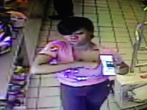 Clarksville Police are trying to identify the vehicle burglary suspect in this photo. If anyone can identify the suspect please call Detective Shrum at 931.648.0656 Ext 5391. Clarksville Police are trying to identify the vehicle burglary suspect in this photo. If anyone can identify the suspect please call Detective Shrum at 931.648.0656 Ext 5391.
