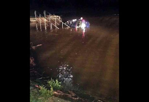 Man drives car into Cumberland River.